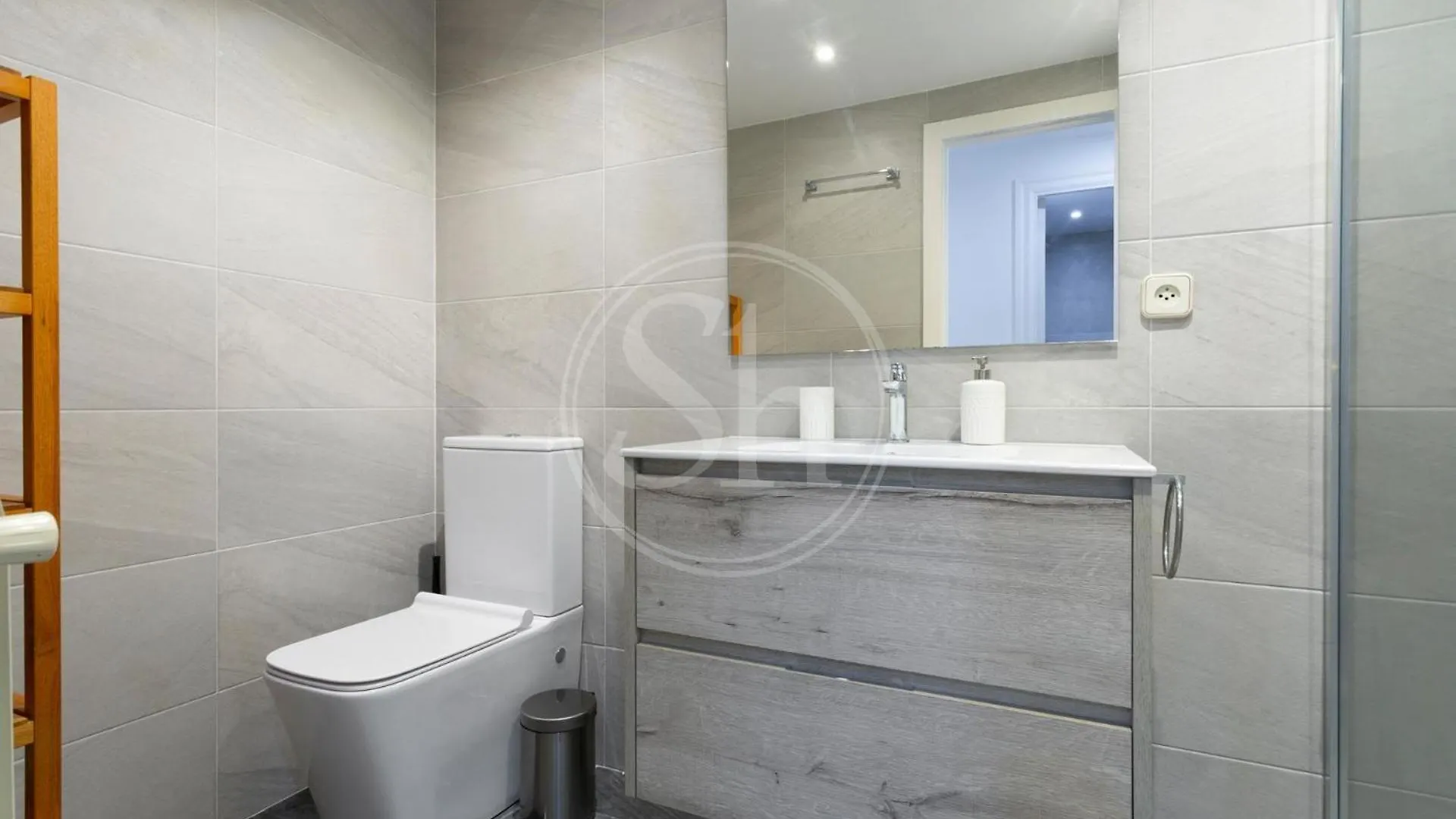 Practico Apartamento Con Terraza En Eixample Barcelona 0*,  Spain
