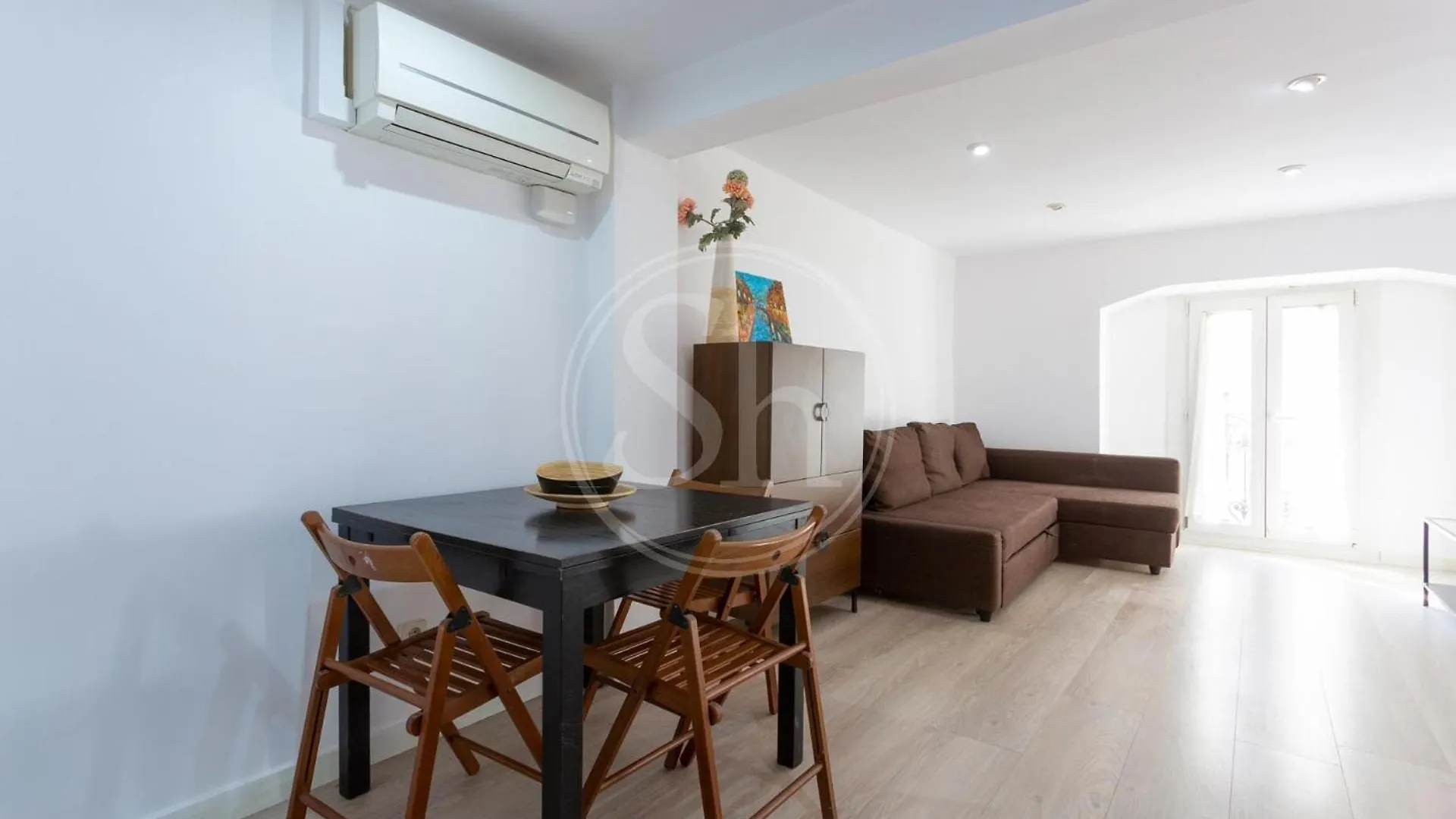 Practico Apartamento Con Terraza En Eixample Barcelona 0*,